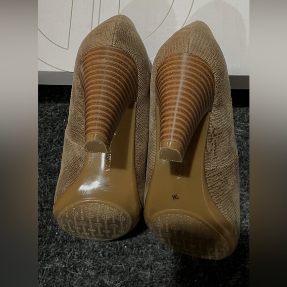 Giani Bernini Tan Heels Sophisticated Design - Picture 7 of 10